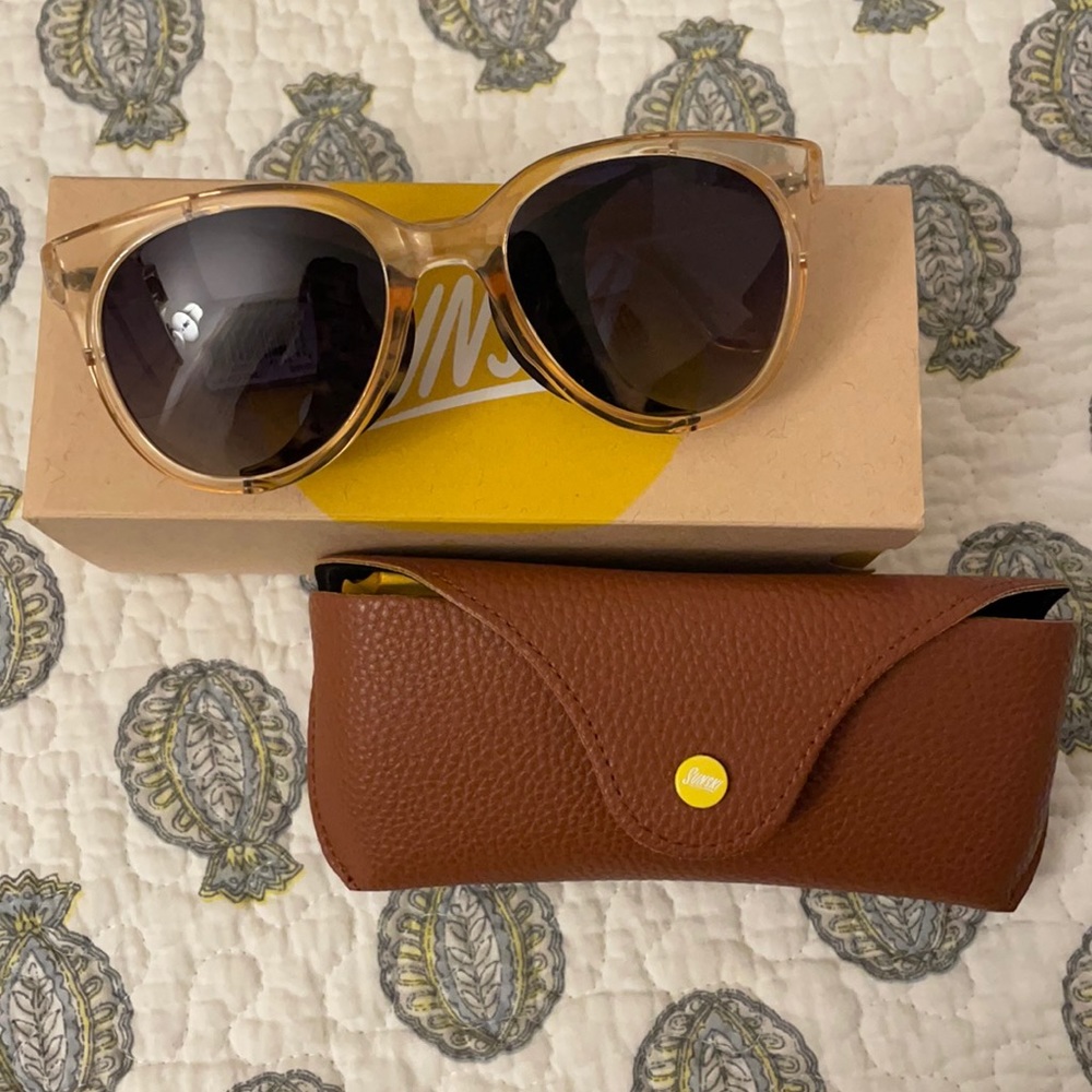 Sunski Gondolas sunglasses in Champagne Ocean. new with tags and case